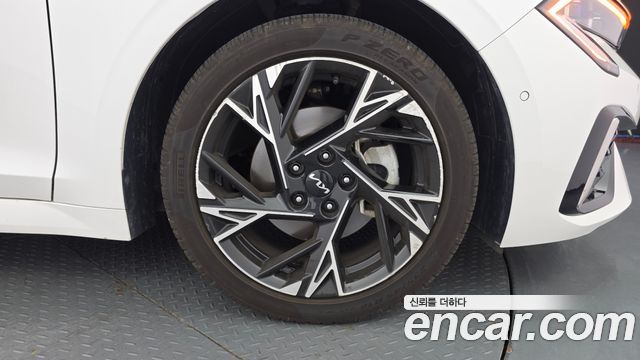 Kia K5 (III) 2.0 Noblesse 2024 — фото 21