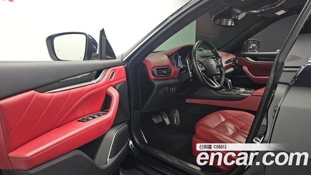Maserati Levante 3.0 S AWD GranSport 2019 — фото 10