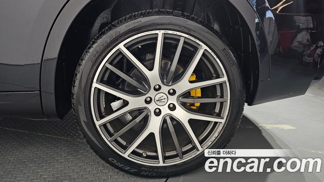 Maserati Levante 3.0 S AWD GranSport 2019 — фото 27