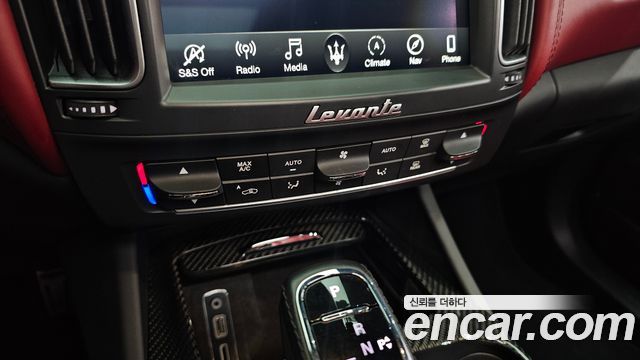 Maserati Levante 3.0 S AWD GranSport 2019 — фото 37