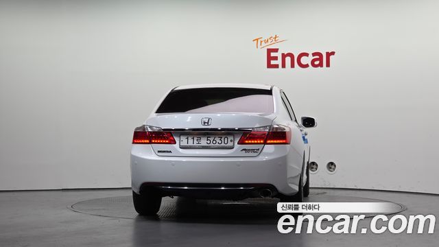 Honda Accord 2.4 9th 2015 — фото 4