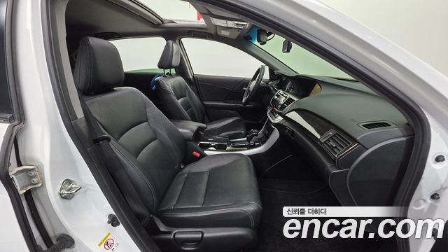 Honda Accord 2.4 9th 2015 — фото 10