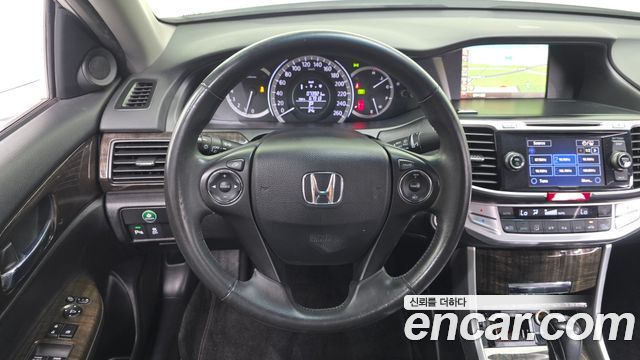 Honda Accord 2.4 9th 2015 — фото 19