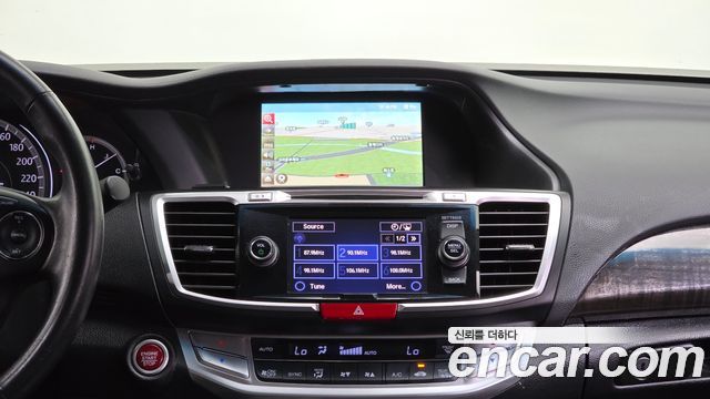 Honda Accord 2.4 9th 2015 — фото 21