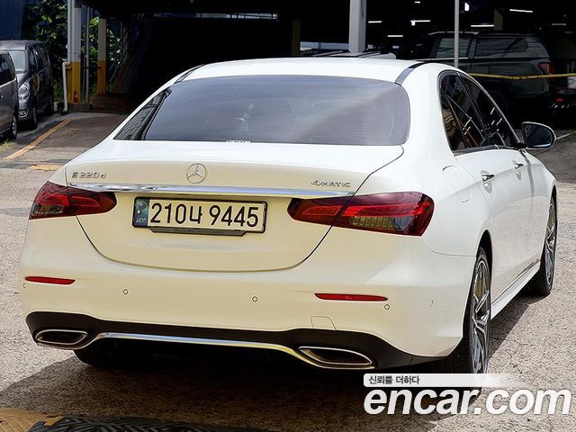 Mercedes-Benz E-Class (W213) E220d 4MATIC AMG Line 2022 — фото 4