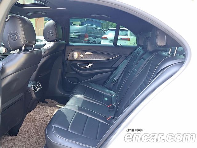 Mercedes-Benz E-Class (W213) E220d 4MATIC AMG Line 2022 — фото 16