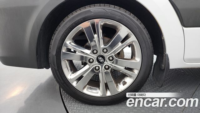 Hyundai Solati 15-seater Luxury 2023 — фото 5