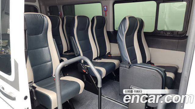 Hyundai Solati 15-seater Luxury 2023 — фото 11