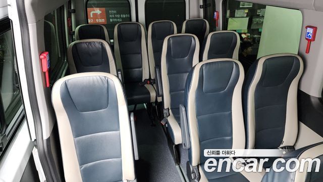 Hyundai Solati 15-seater Luxury 2023 — фото 18