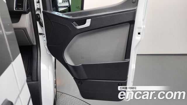 Hyundai Solati 15-seater Luxury 2023 — фото 25