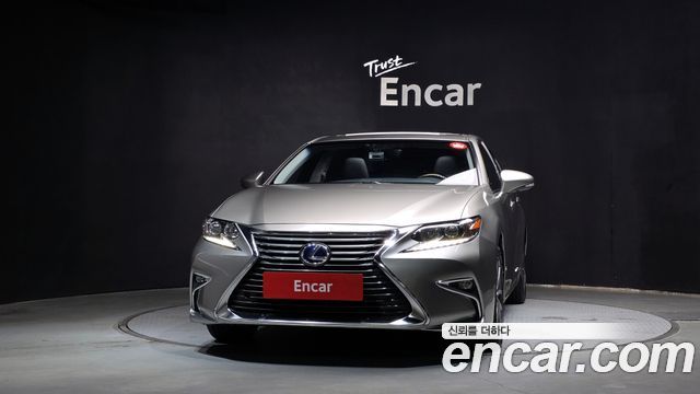 Lexus ES300h Supreme XV60 2017 — фото 3