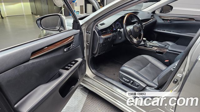 Lexus ES300h Supreme XV60 2017 — фото 10