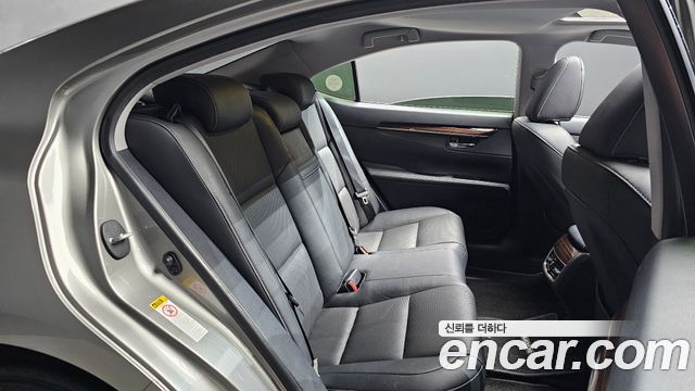 Lexus ES300h Supreme XV60 2017 — фото 11
