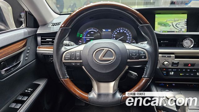 Lexus ES300h Supreme XV60 2017 — фото 13