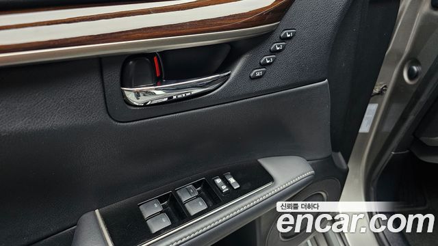 Lexus ES300h Supreme XV60 2017 — фото 19