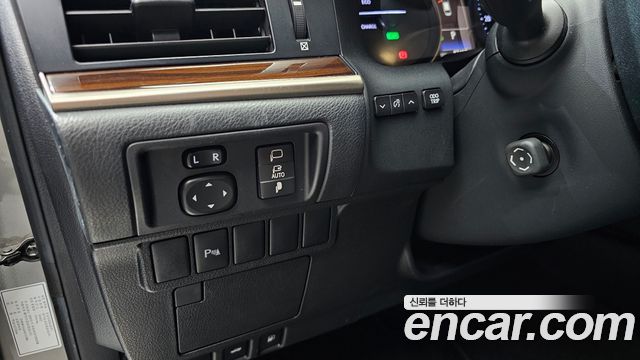 Lexus ES300h Supreme XV60 2017 — фото 20