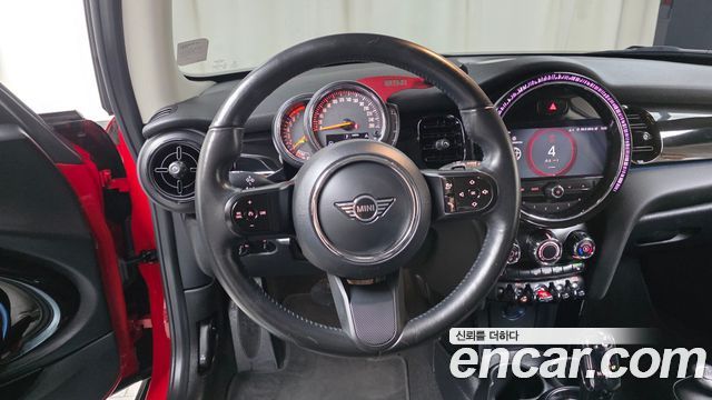 MINI Cooper Classic Third Generation 2022 — фото 13