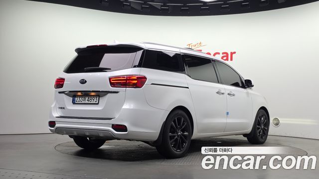 Kia Carnival 9-Seater Noblesse Special 2019 — фото 2