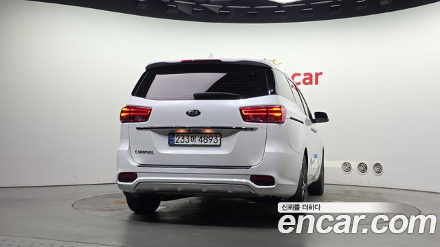 Kia Carnival 9-Seater Noblesse Special 2019 — фото 4