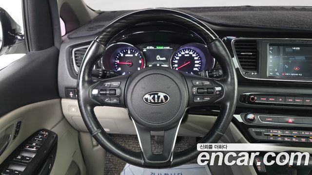 Kia Carnival 9-Seater Noblesse Special 2019 — фото 13