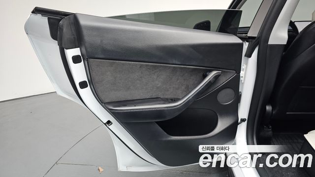 Tesla Model Y Long Range AWD 2021 — фото 25