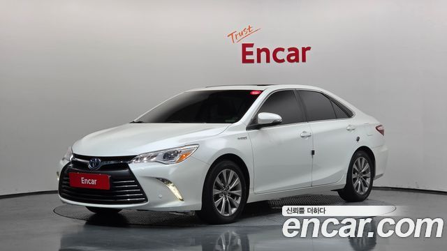 Toyota Camry Hybrid XLE 2017 — фото 1