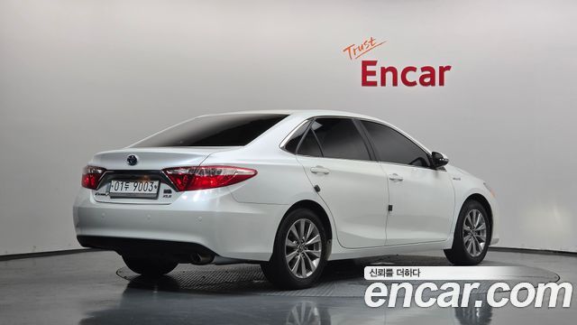 Toyota Camry Hybrid XLE 2017 — фото 2