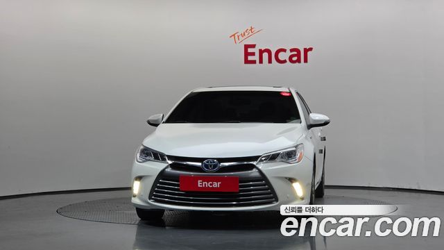 Toyota Camry Hybrid XLE 2017 — фото 3