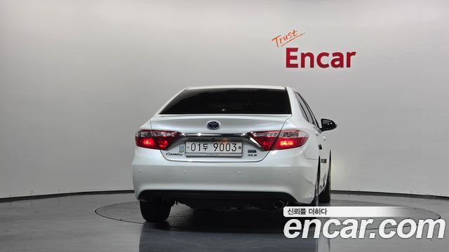 Toyota Camry Hybrid XLE 2017 — фото 4