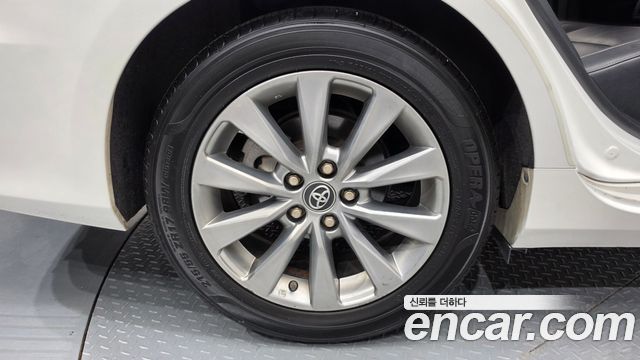 Toyota Camry Hybrid XLE 2017 — фото 5