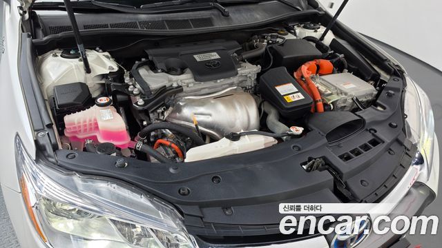 Toyota Camry Hybrid XLE 2017 — фото 6