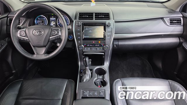 Toyota Camry Hybrid XLE 2017 — фото 7