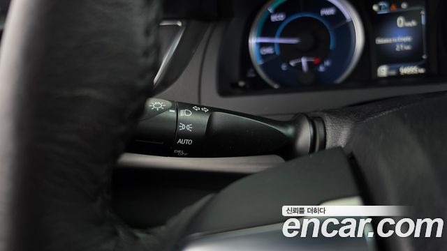 Toyota Camry Hybrid XLE 2017 — фото 16