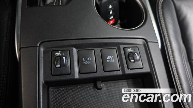 Toyota Camry Hybrid XLE 2017 — фото 17