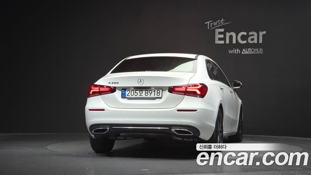 Mercedes-Benz A-Class (W177) A220 Sedan 2023 — фото 4