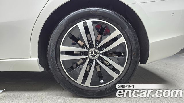Mercedes-Benz A-Class (W177) A220 Sedan 2023 — фото 21