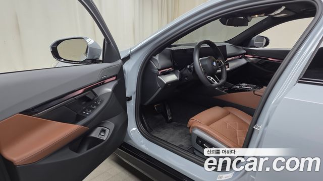 BMW 5 Series (G60) 530i xDrive M Sport 2025 — фото 10