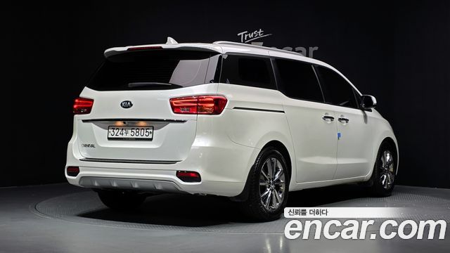 Kia Carnival 9-Seater Luxury 2020 — фото 2