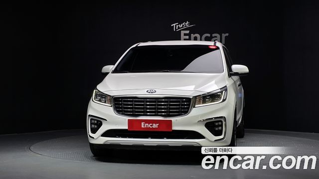 Kia Carnival 9-Seater Luxury 2020 — фото 3