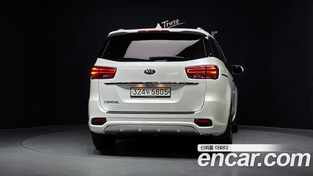 Kia Carnival 9-Seater Luxury 2020 — фото 4