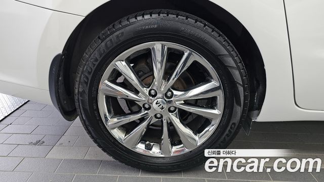 Kia Carnival 9-Seater Luxury 2020 — фото 5