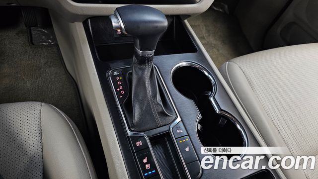 Kia Carnival 9-Seater Luxury 2020 — фото 9