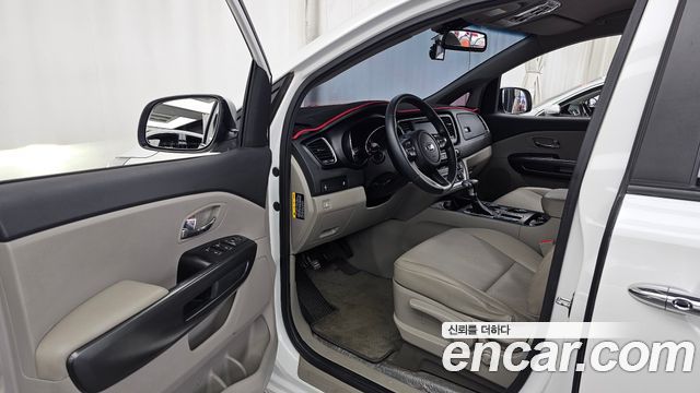 Kia Carnival 9-Seater Luxury 2020 — фото 10