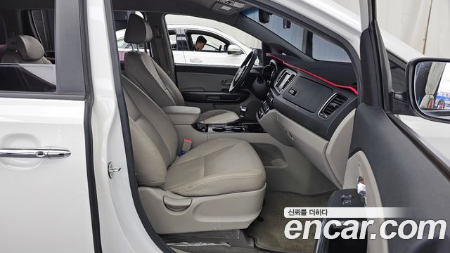Kia Carnival 9-Seater Luxury 2020 — фото 11