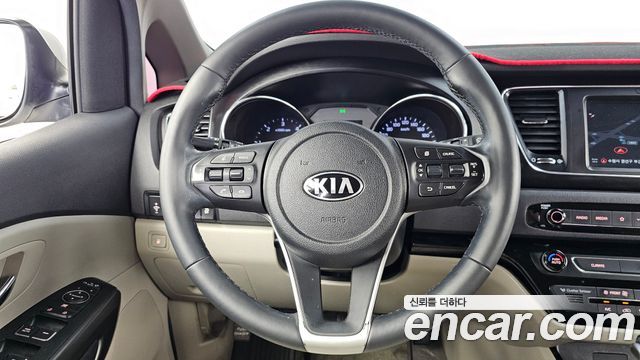 Kia Carnival 9-Seater Luxury 2020 — фото 13