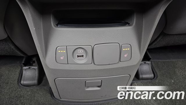 Kia Carnival 9-Seater Luxury 2020 — фото 19