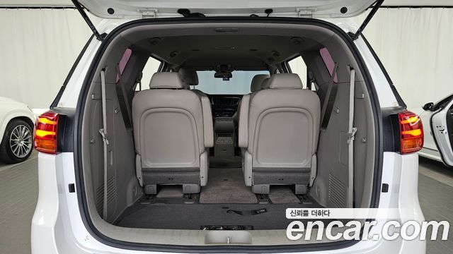 Kia Carnival 9-Seater Luxury 2020 — фото 20