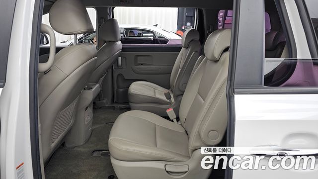 Kia Carnival 9-Seater Luxury 2020 — фото 26