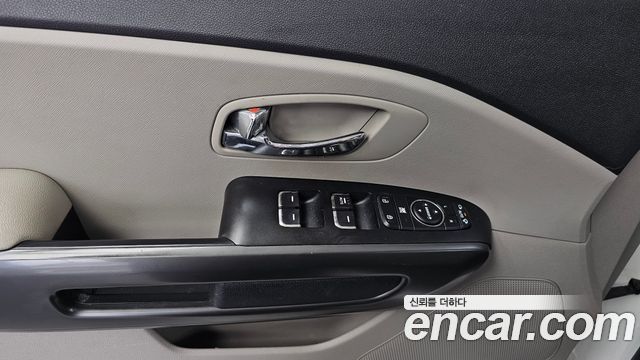 Kia Carnival 9-Seater Luxury 2020 — фото 27