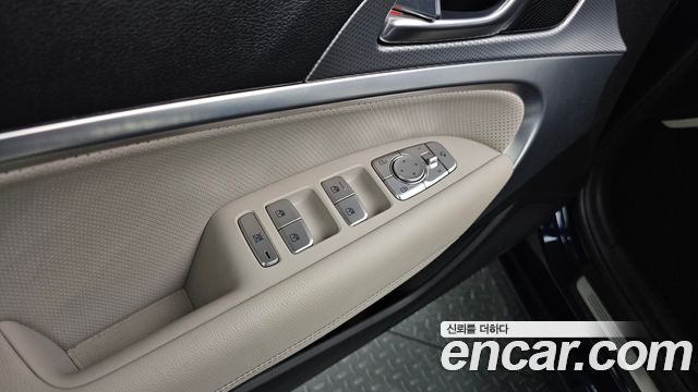 Genesis G70 Gasoline 3.3T 4WD 2021 — фото 16